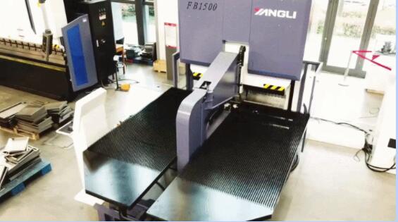 揚力集團多臺FB數控多邊折邊中心交付客戶！
